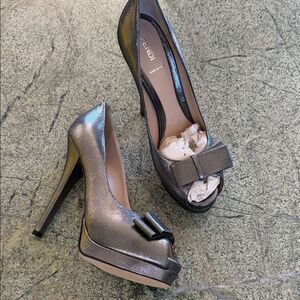 New Fendi Shimmering Silver Bow Heels
